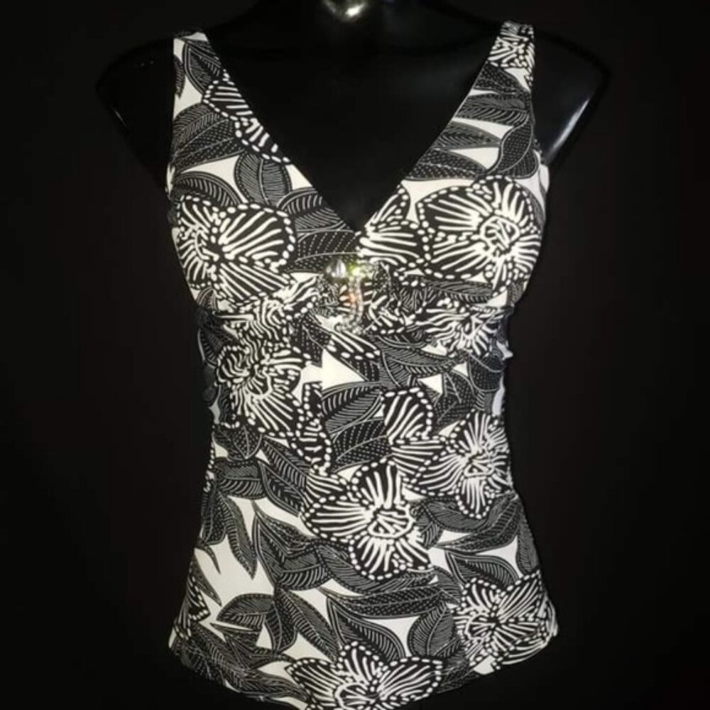 Black and White Cache Top M